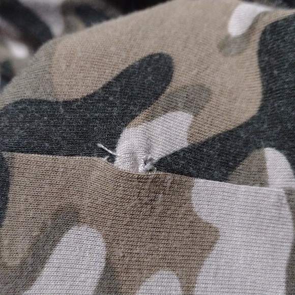 Rock & Republic Patriotic Camouflage Tee L - Picture 8 of 9